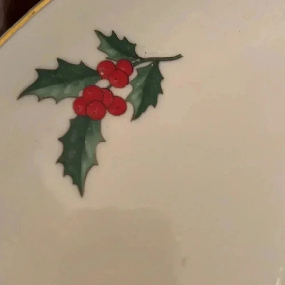 Pickard Holly Fine China Ivory Porcelain Decorated Sprigs of Holly Christmas - Picture 3 of 8